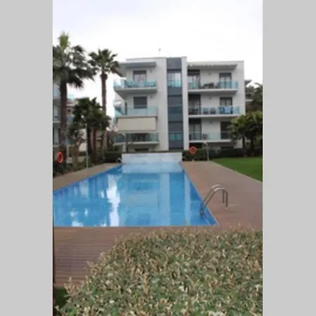 Con Piscina Y Parking En Apartament Lloret de Mar