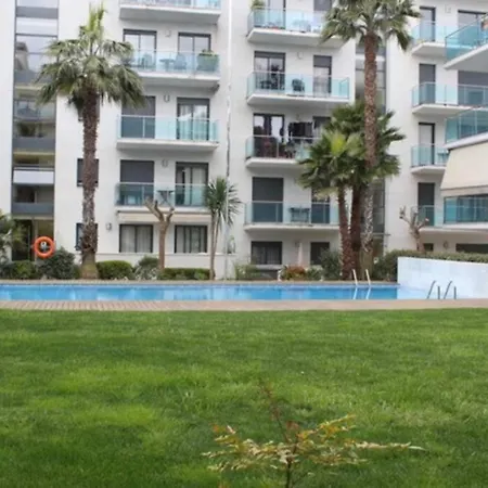 Con Piscina Y Parking En Apartament Lloret de Mar