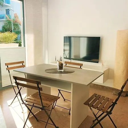 Con Piscina Y Parking En Apartament Lloret de Mar