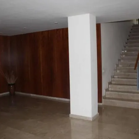 Apartament Con Piscina Y Parking En *