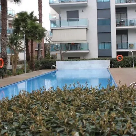 Con Piscina Y Parking En Apartament *