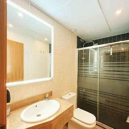Con Piscina Y Parking En Apartament *