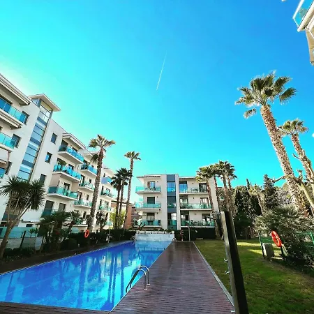 Con Piscina Y Parking En Appartement Lloret de Mar