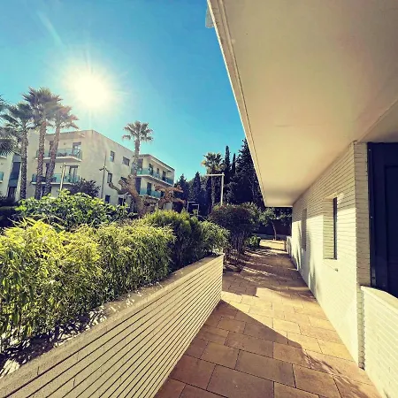 Con Piscina Y Parking En Appartement